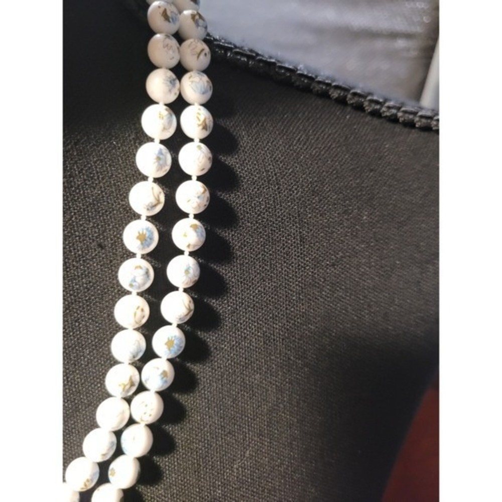Vintage White Porcelain Floral Beaded Necklace Blue Gold Flower 42 Inch Strand - Picture 2 of 10